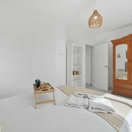 Charming In Comfort And Convenience Await Апартаменты