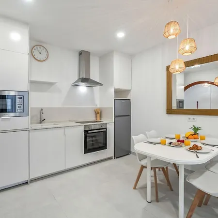 Charming In Comfort And Convenience Await *