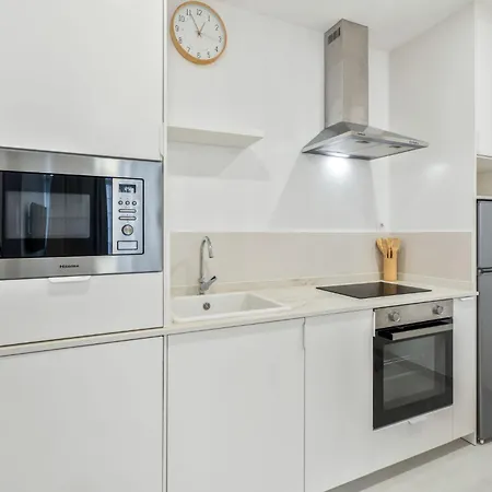 Charming In Comfort And Convenience Await شقة