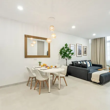 Charming In Comfort And Convenience Await *