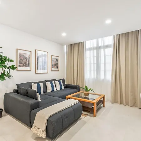 Апартаменты Charming In Comfort And Convenience Await Арона