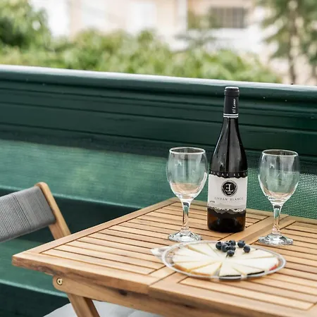 Апартаменты Charming In Comfort And Convenience Await Арона