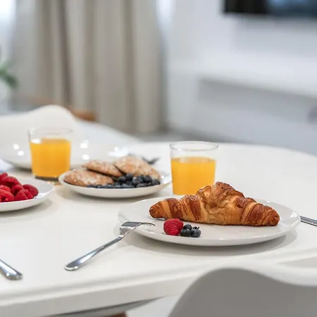 Charming In Comfort And Convenience Await *